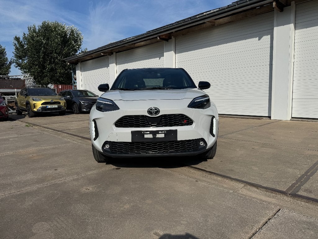Toyota Yaris Cross GR Sport 1.5 HSD, Wit, 1490 cc, Bedrijf, 5 zetels