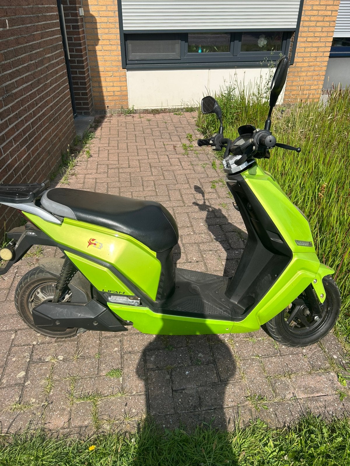 Lifan Elektrische Scooter 60V 24Ah – 2008 km – Met papieren, Fietsen en Brommers, Ophalen of Verzenden, Zo goed als nieuw