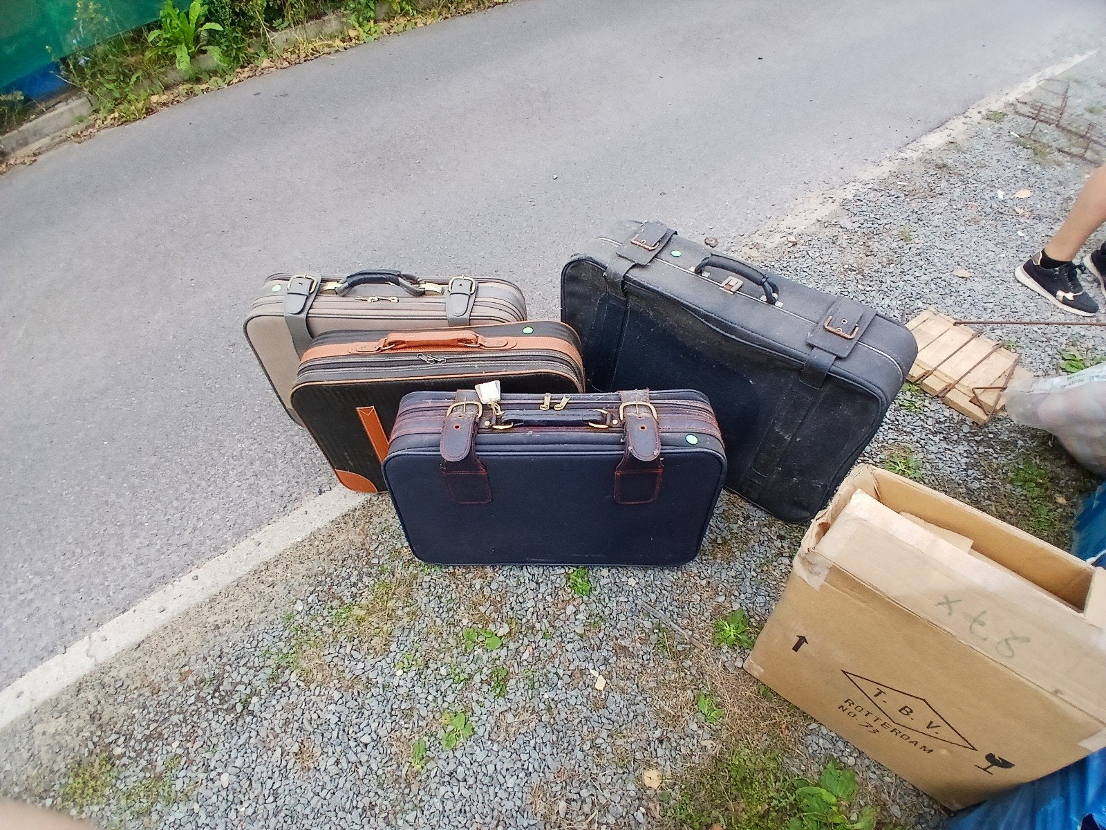 valiezen 4 stuks, Ophalen