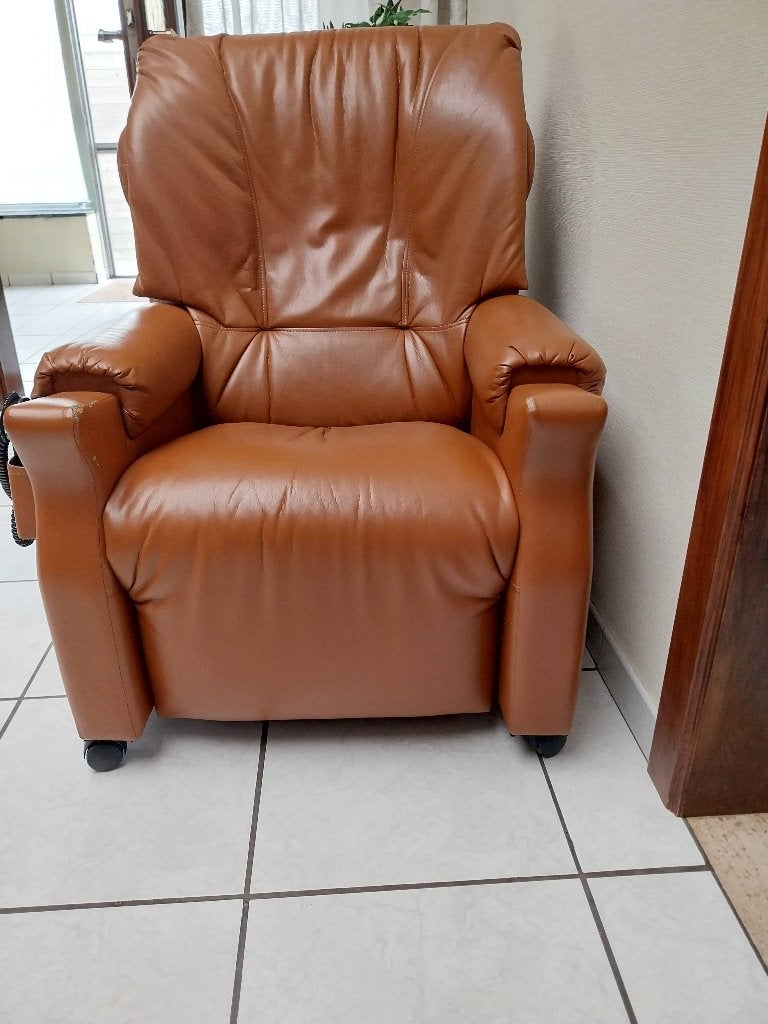 Relax zetel, Ophalen, Gebruikt, Leer, 50 tot 75 cm