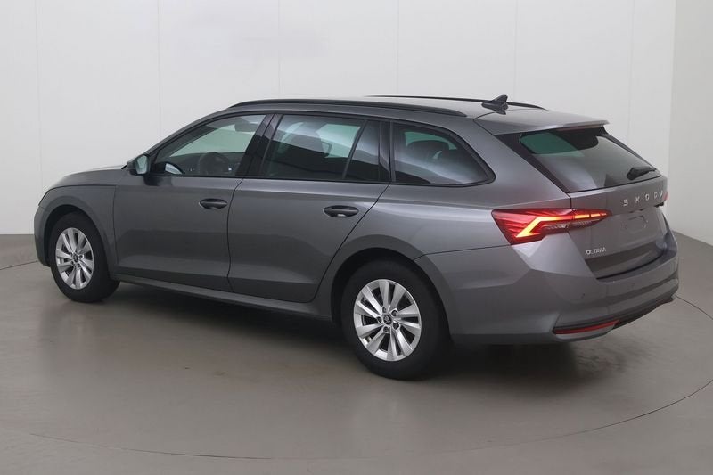 Skoda Octavia Sw 1.5 tsi etec selection 150 AT, Auto's, Automaat, Parkeersensor, 4 cilinders, Overige bekleding