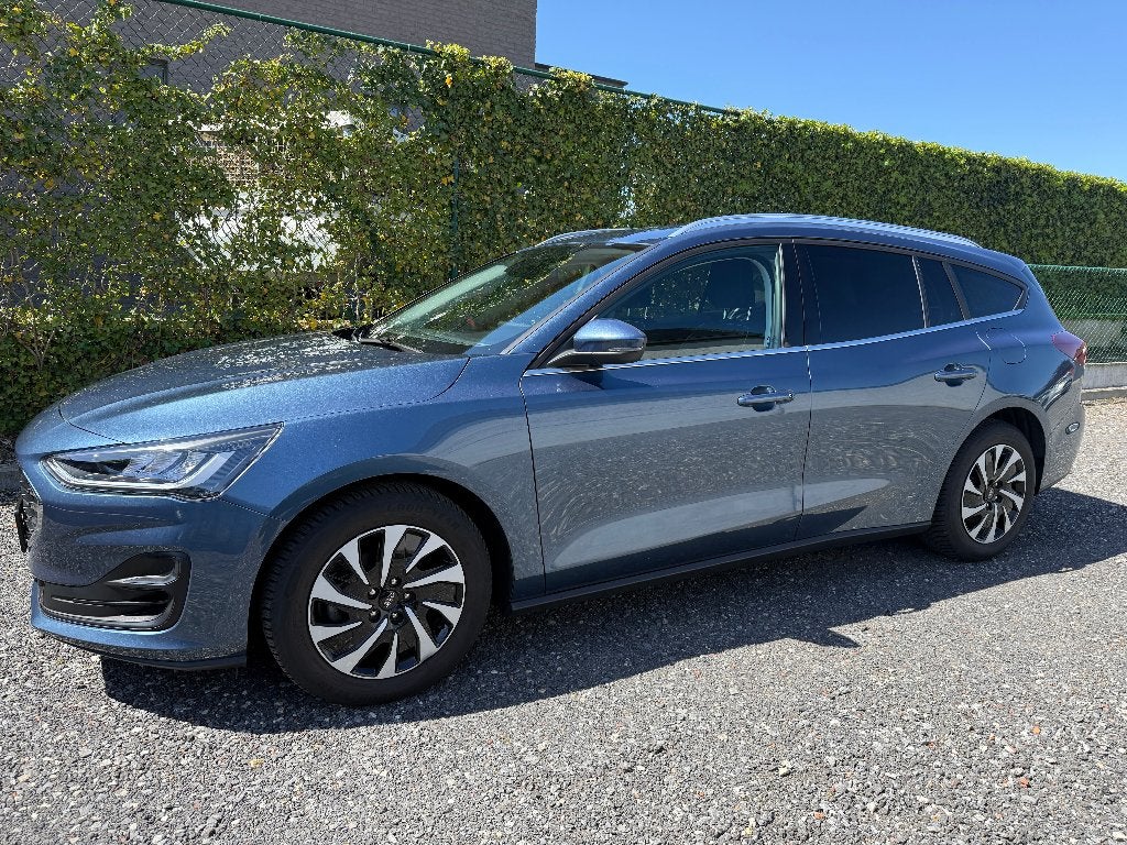 Ford Focus hybride (benz+elek), 2023, 42.000 km, Stof, Euro 6, https://public.car-pass.be/vhr/e1d508e5-6ef4-45c2-aaf8-fa6e8aeda0ae