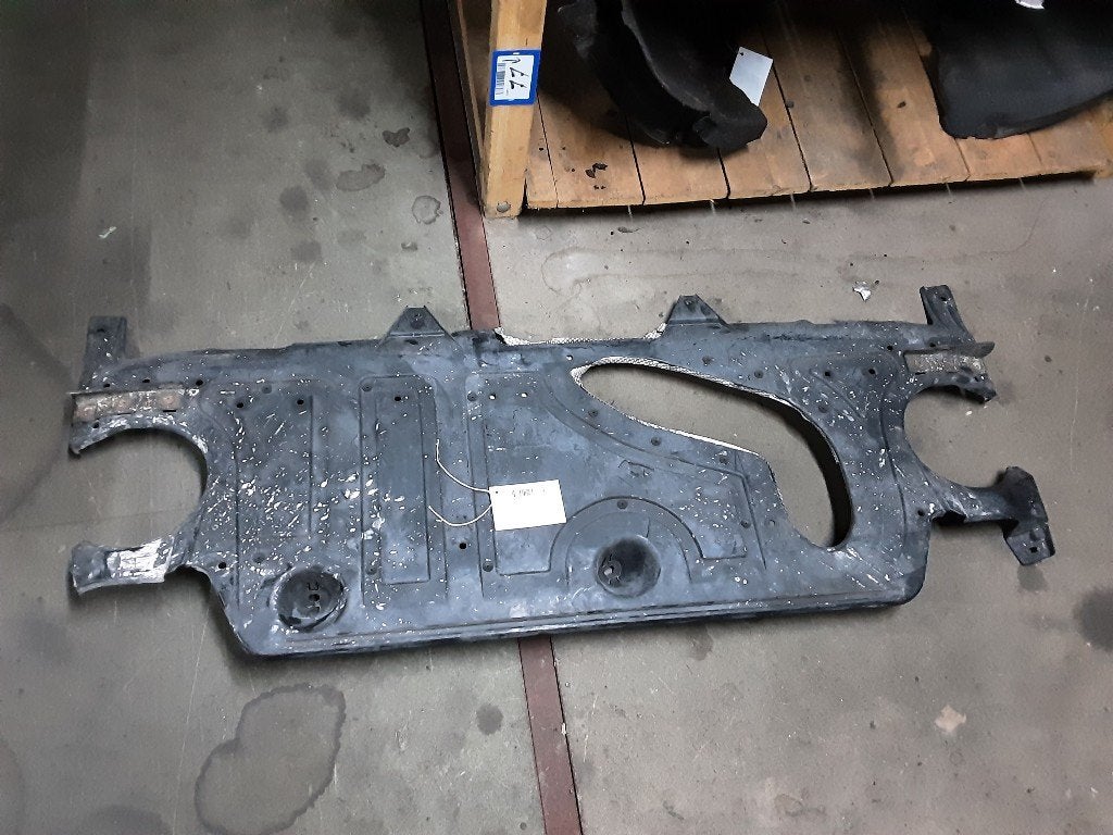 CACHE SOUS MOTEUR Audi TT (8N3) (8N0825213B), Autos : Pièces & Accessoires, Auto-Union-Straße  1,
85057  Ingolstadt, DE, Info@audi.de