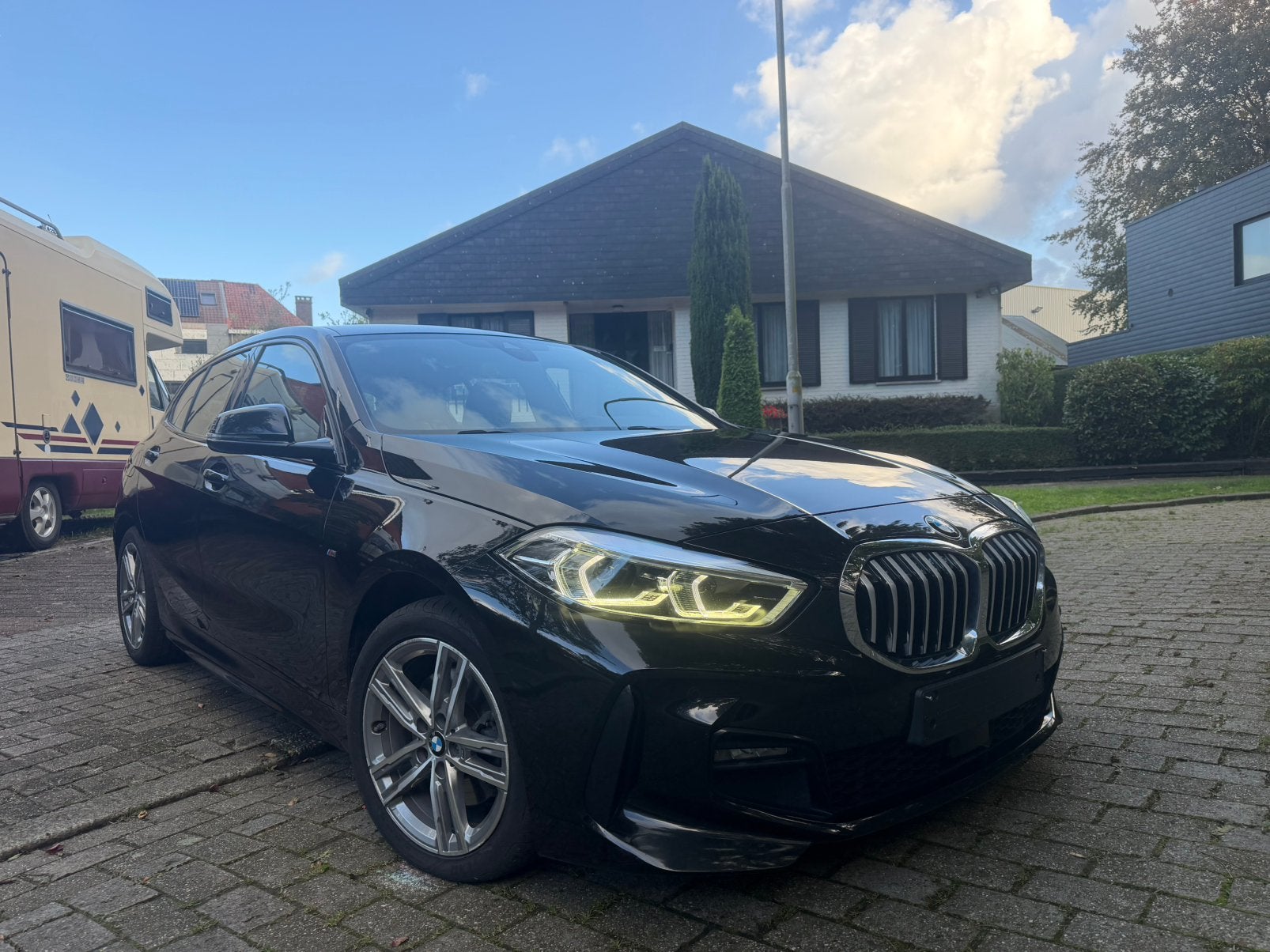 BMW 116i M-Pack Sport Z*Xenon*Pdc*Ass*Cruise*66.000km 2021, Auto's, Dealer onderhouden, Euro 6, Zwart, Bedrijf