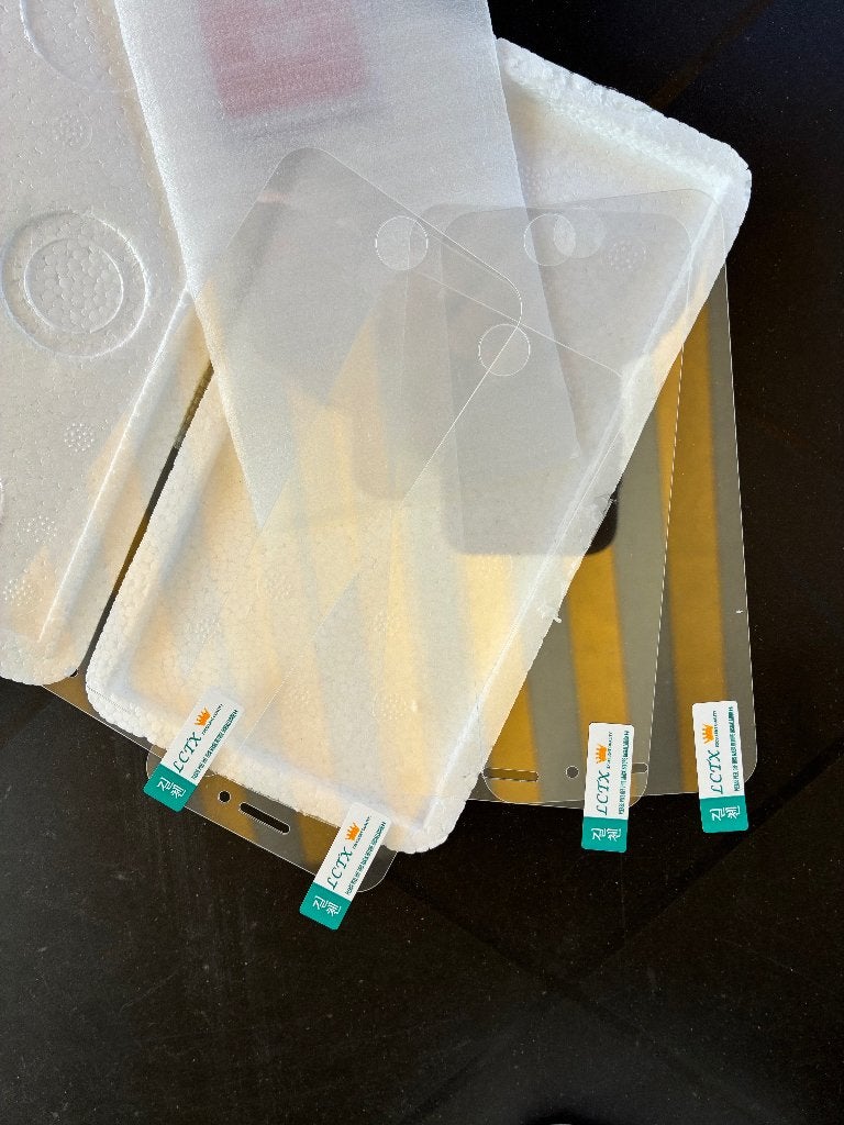 4 Beschermglaasjes Iphone aan spotprijs (€ 12), Nieuw, Ophalen of Verzenden, IPhone SE (2020), Screenprotector