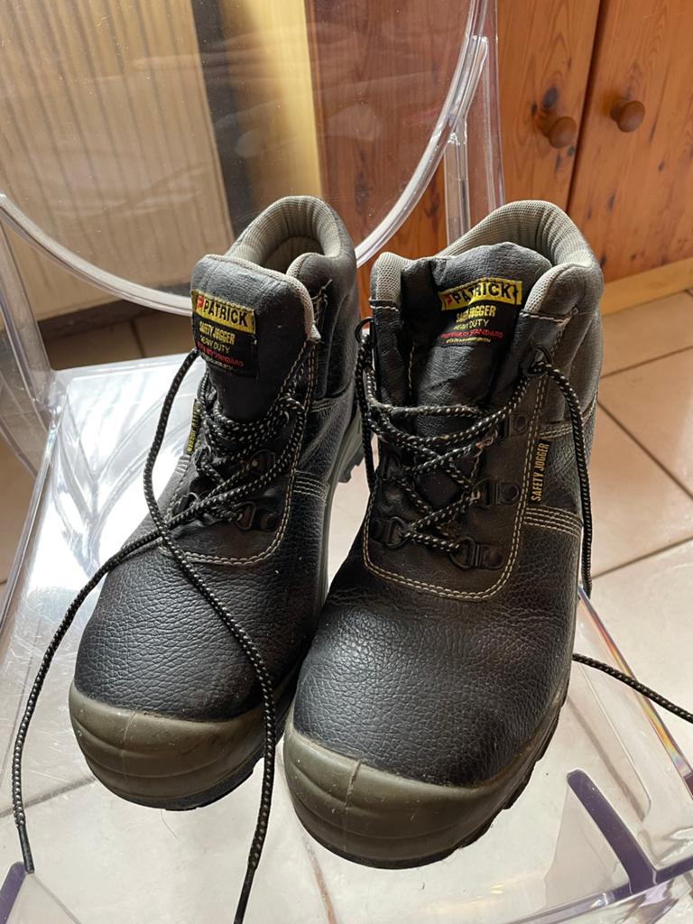 Chaussures de sécurité p 42, Enlèvement, Comme neuf