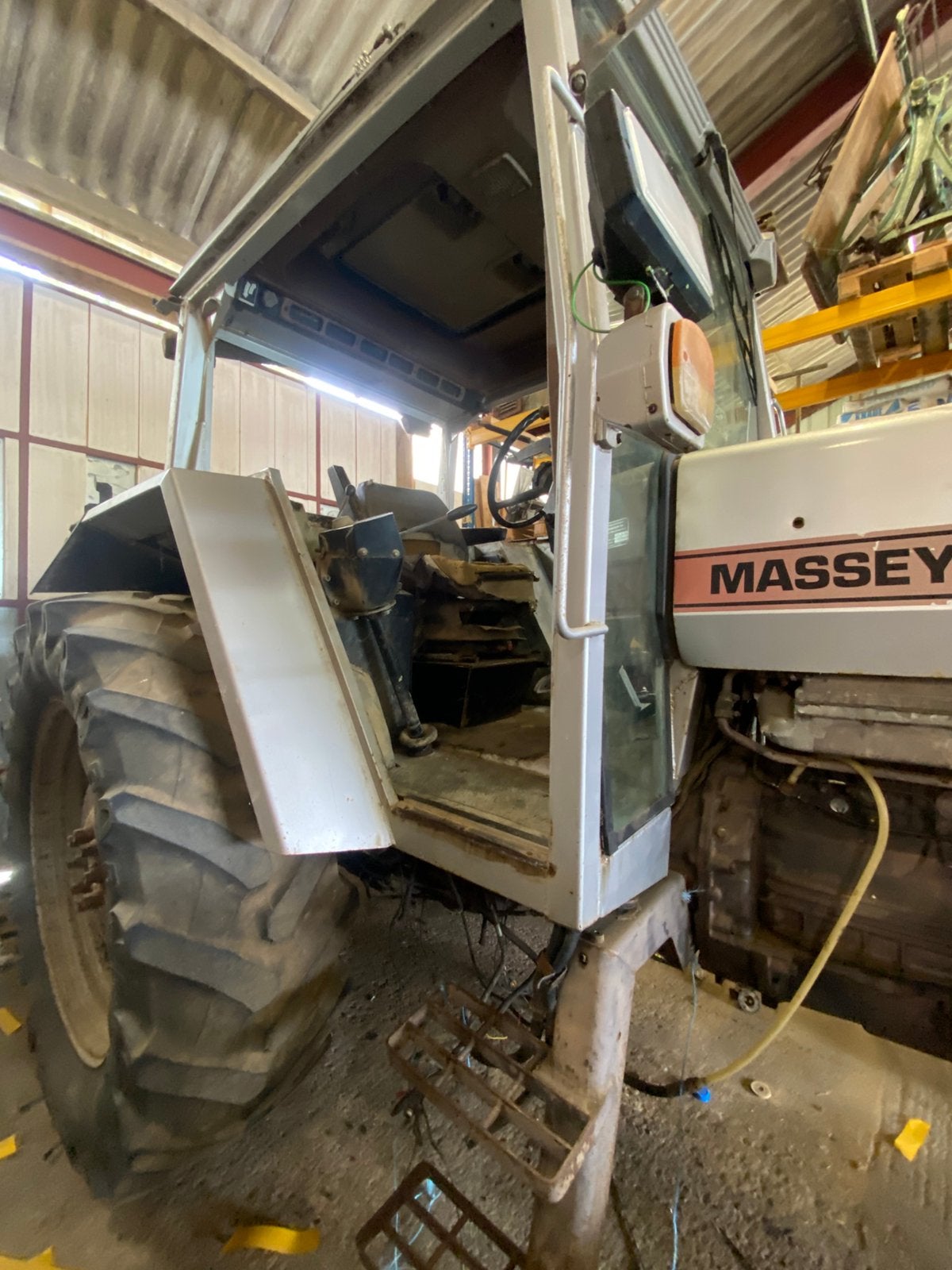 Massey Ferguson 2725 25e verjaardag van het merk, Ophalen, Gebruikt, 120 tot 160 Pk, 7500 tot 10000