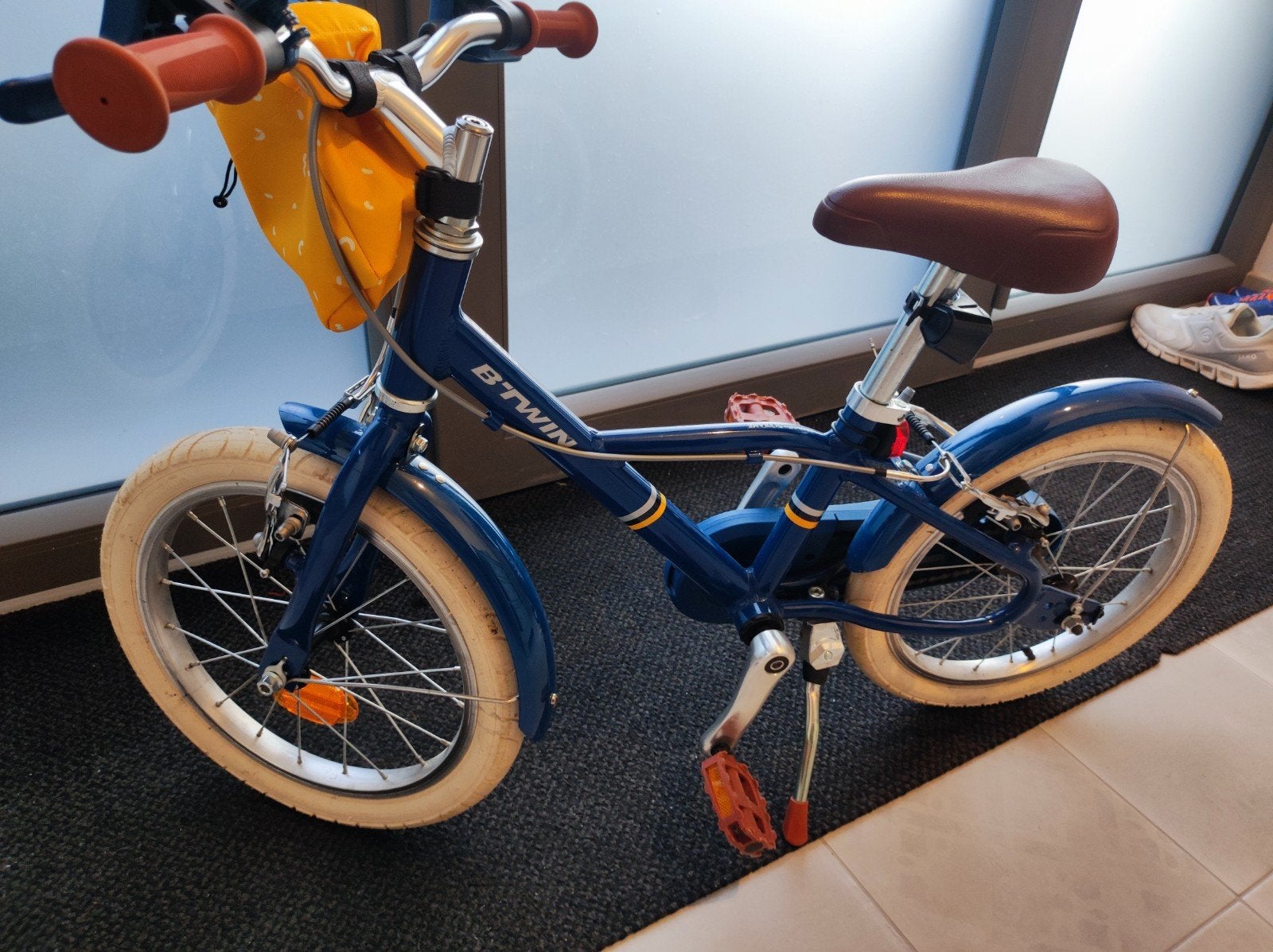VÉLO 16&NBSP;POUCES 4,5-6&NBSP;ANS 900 CITY BLEU B'TWIN, Enlèvement