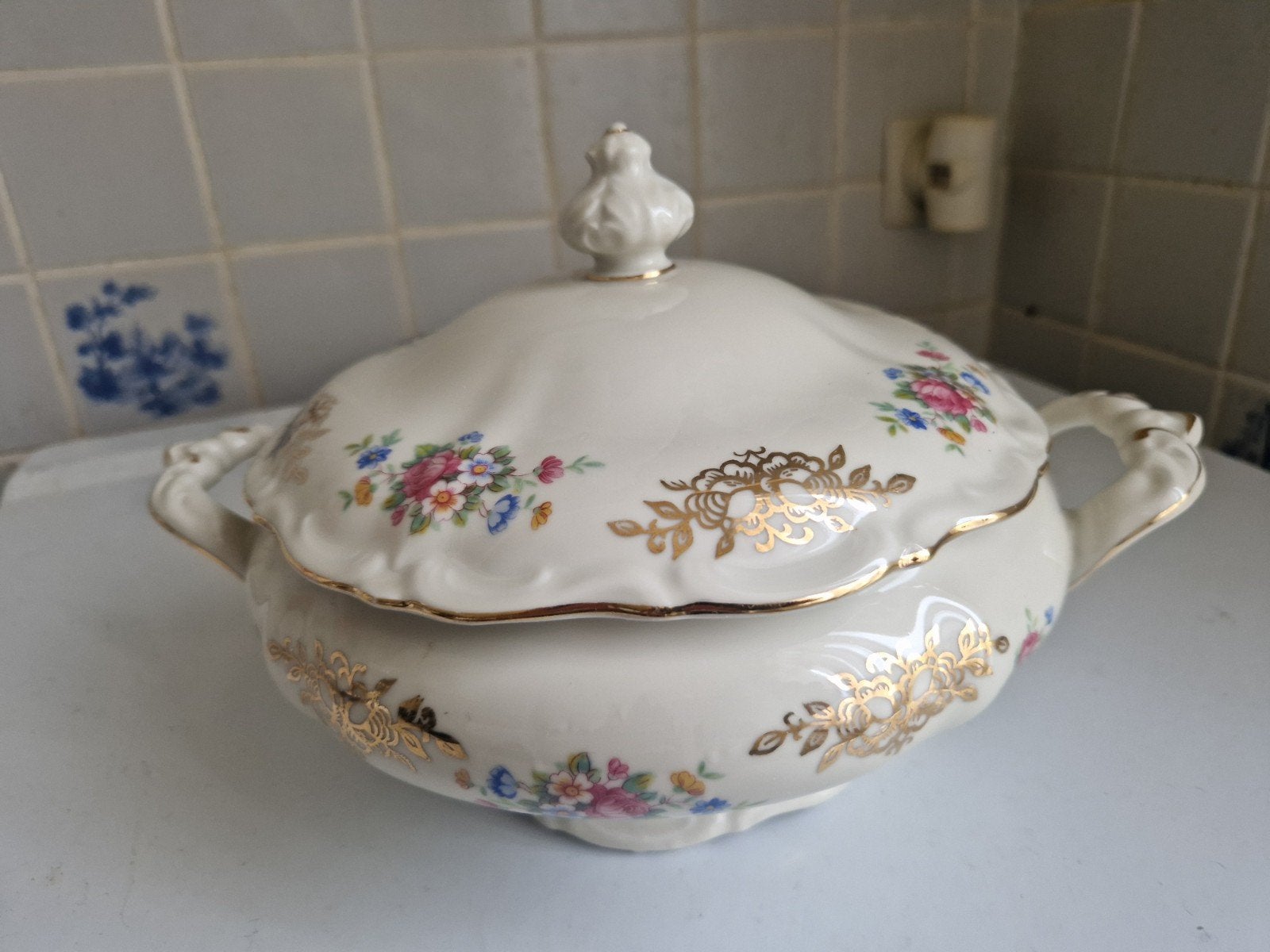 Ancien légumier / Petite soupière en porcelaine de Bavière, Enlèvement