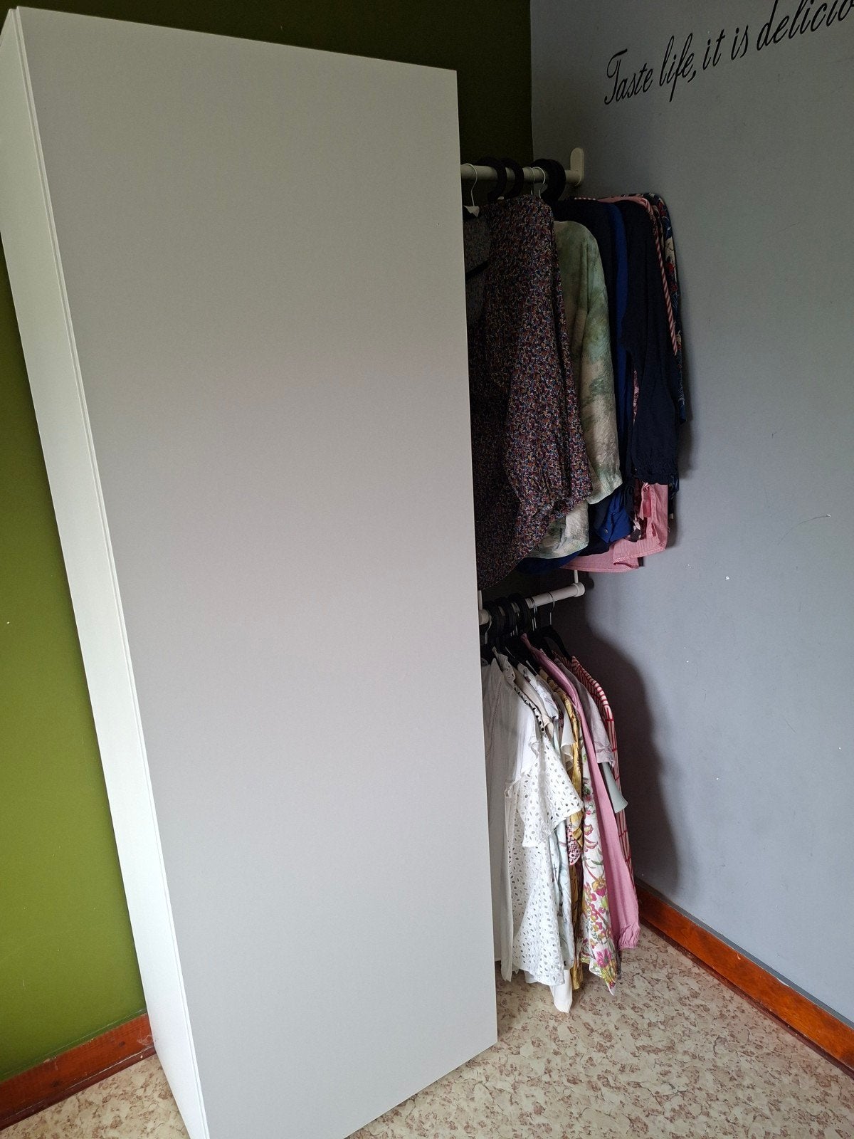 Belle armoire blanche avec étagères et cintres, Maison & Meubles, Armoires | Penderies & Garde-robes, 25 à 50 cm, Comme neuf, 50 à 100 cm
