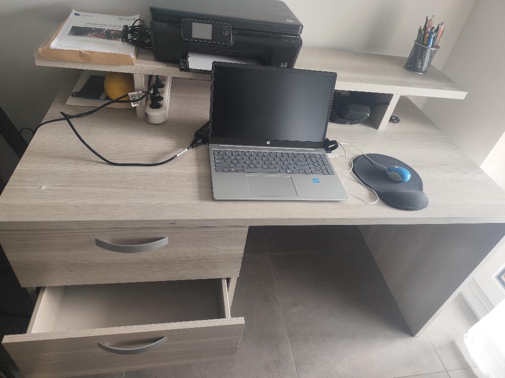 Bureau trois tiroirs, Maison & Meubles, Bureaux, Autres marques, Bureau d'ordinateur, Classique, 74 cm