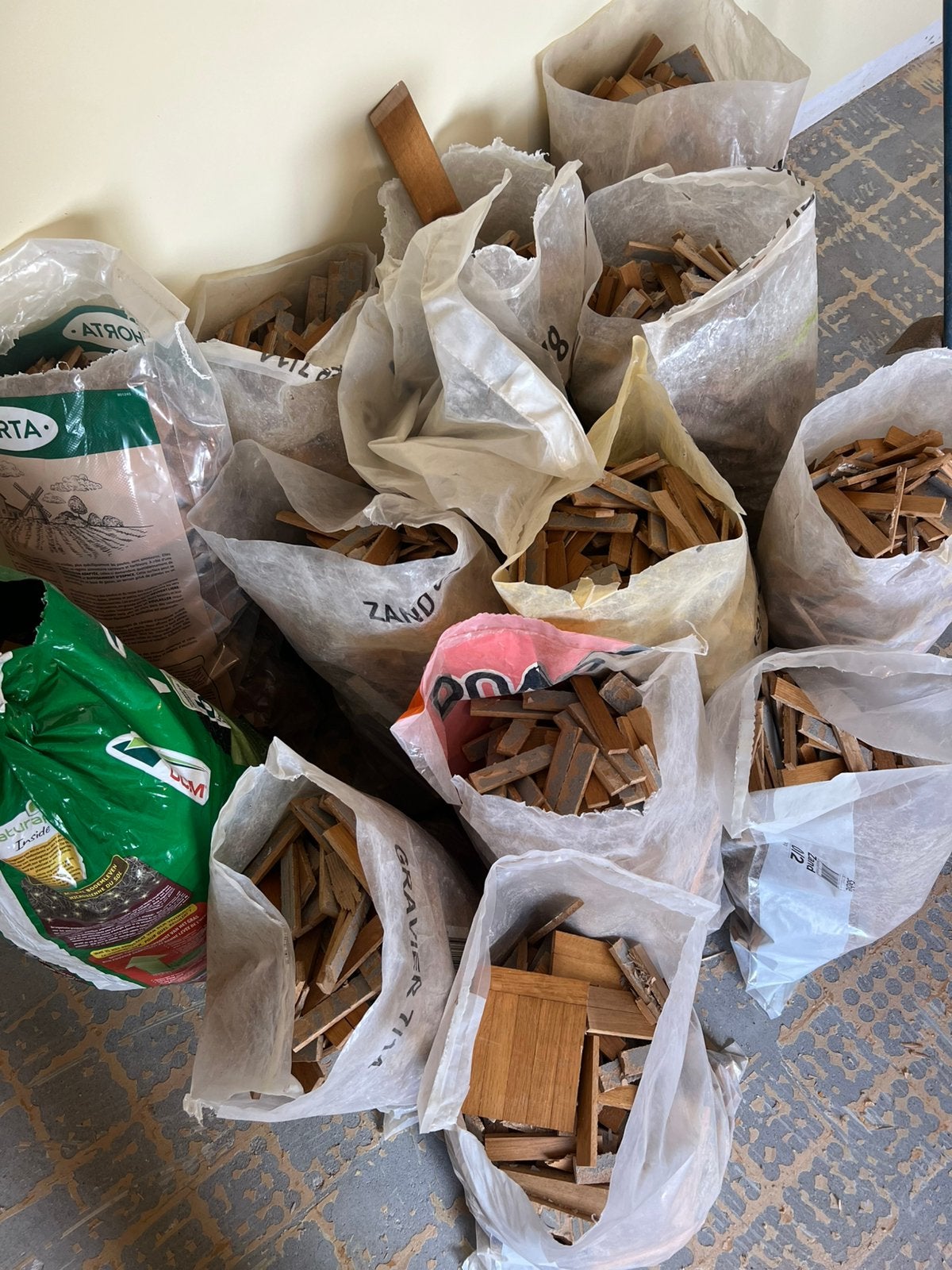 Gratis aanmaakhout (parket) voor kachel, Tuin en Terras, Brandhout, Minder dan 3 m³, Ophalen, Eikenhout