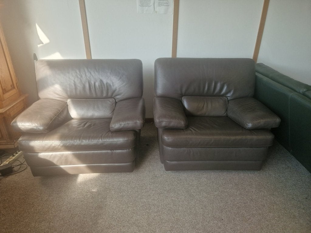 2 BRUINE BUFFELLEDEREN RELAXZETELS, Huis en Inrichting, Ophalen, Gebruikt, Leer