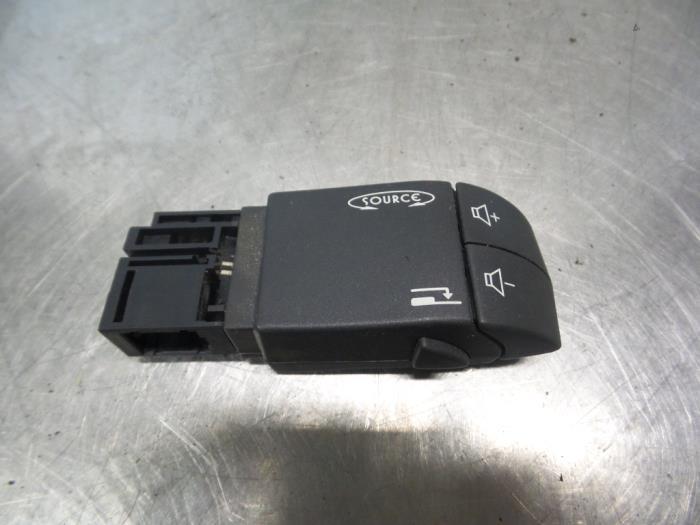 Commande radio volant d'un Renault Trafic (Trafic 01-), Renault, -, 3 mois de garantie, Utilisé