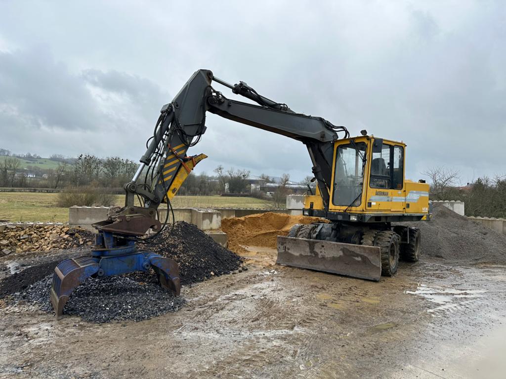 Akerman EW130 - pelle a pneu - grue, Articles professionnels, Machines & Construction | Grues & Excavatrices, Enlèvement, Excavatrice