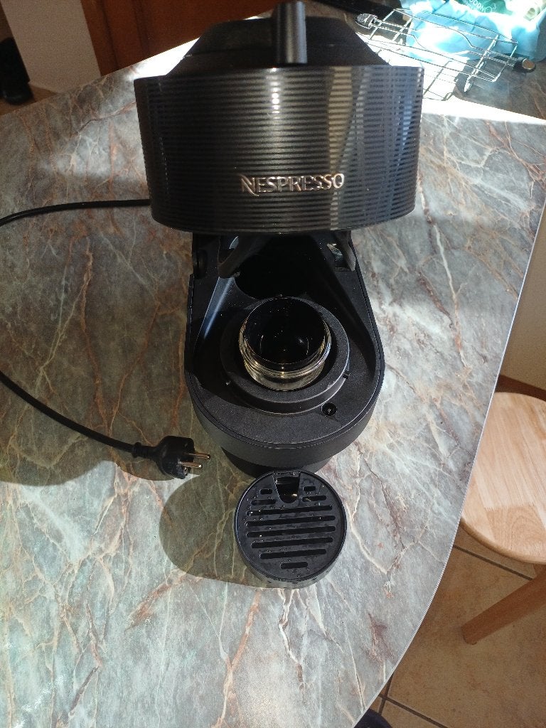 COMME NEUF machine à café Nespresso + 17 capsules, Electroménager, Machine à espresso, Réservoir d'eau amovible, Dosettes et capsules de café