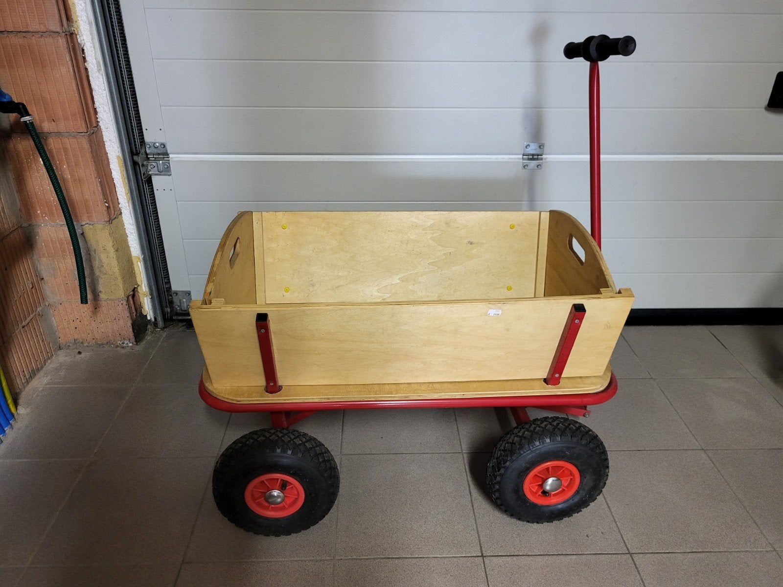 Charrette à bras en bon état. Bois avec support et tige en f, Enlèvement, Utilisé