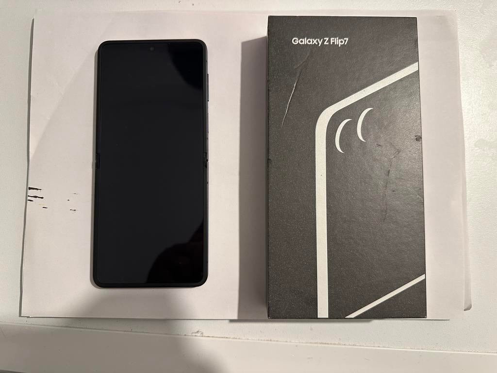 Samsung Z Flip 7 – 256 Go – État neuf – 650€, Télécoms, Enlèvement ou Envoi, Neuf, Protection, Samsung
