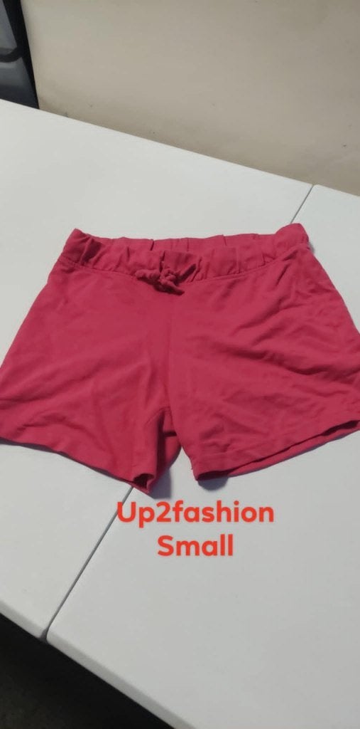 Damens Schorts vanaf Xsmall tot Medium  2€ stuk, Ophalen, Zo goed als nieuw