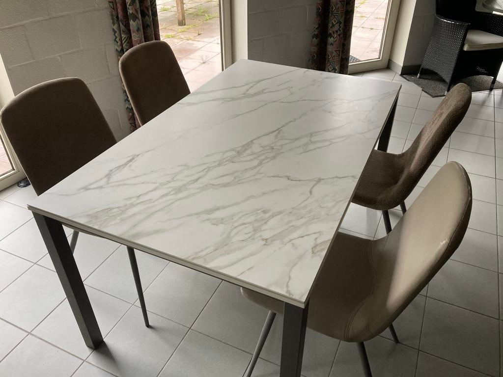 Eettafel met 4 stoelen, Huis en Inrichting, Tafels | Eettafels, Ophalen, Overige materialen, Gebruikt, 100 tot 150 cm