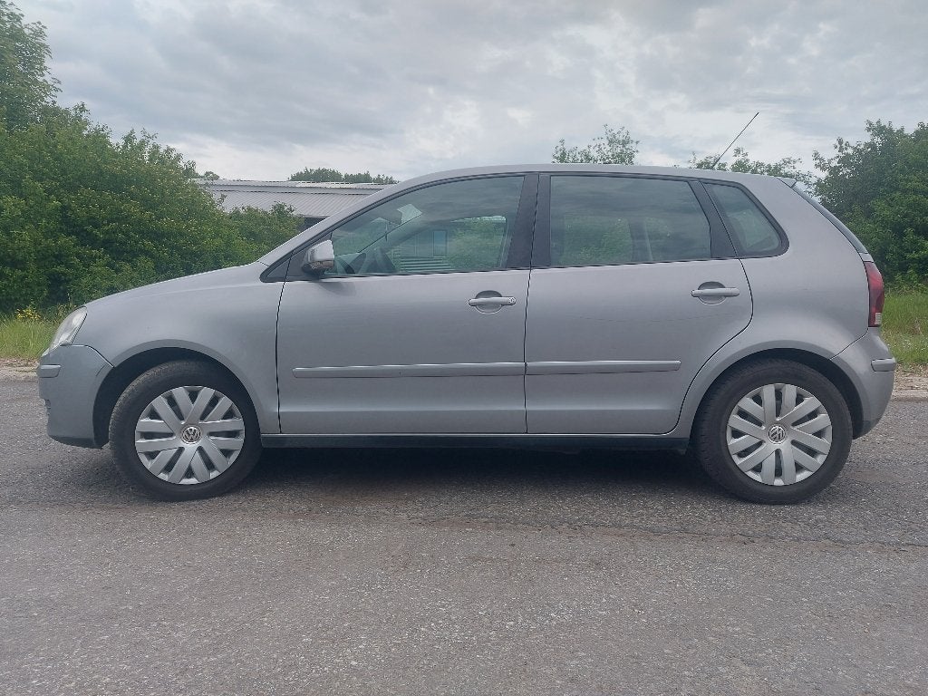 VW polo 12CC ESSENCE, Autos, Argent ou Gris, Achat, Boîte manuelle, Noir