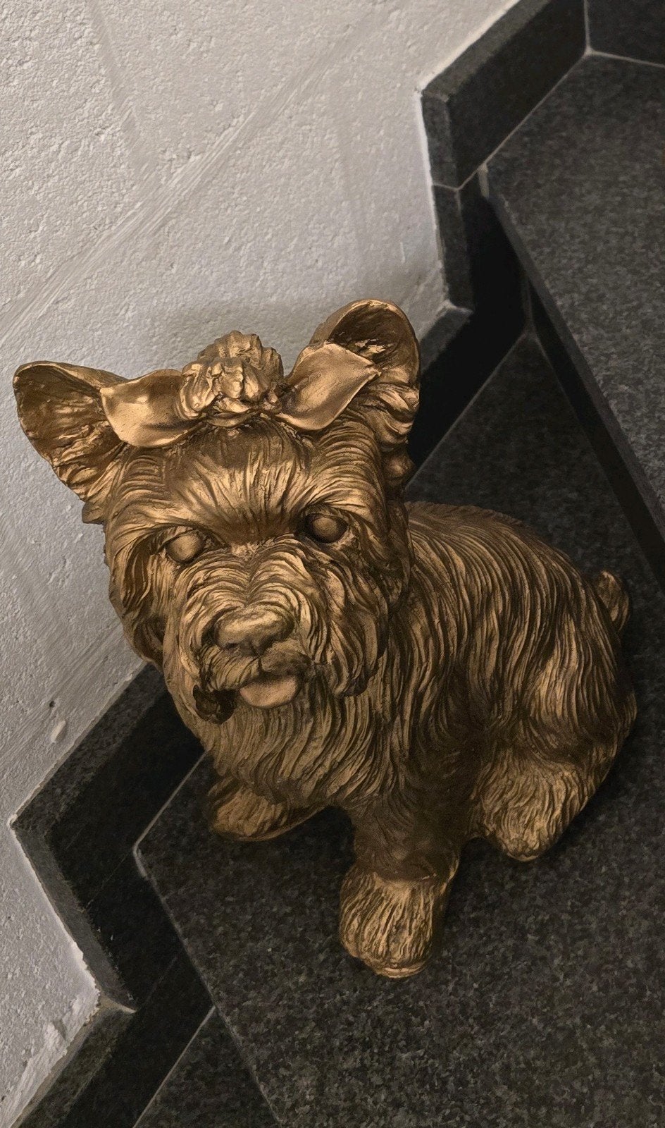 Hond kunststof brons/ Antique goud yorkshire, Enlèvement, Neuf, Synthétique