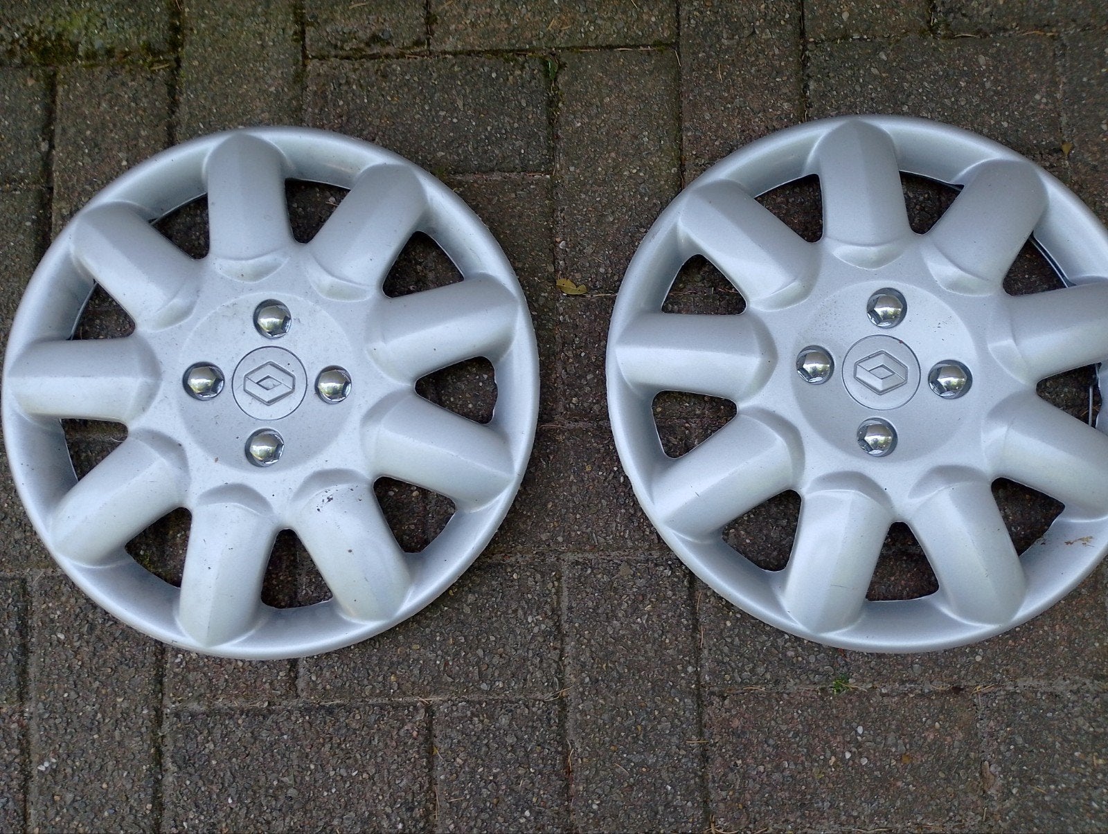 Renault wieldeksels 15" personenwagen, Ophalen