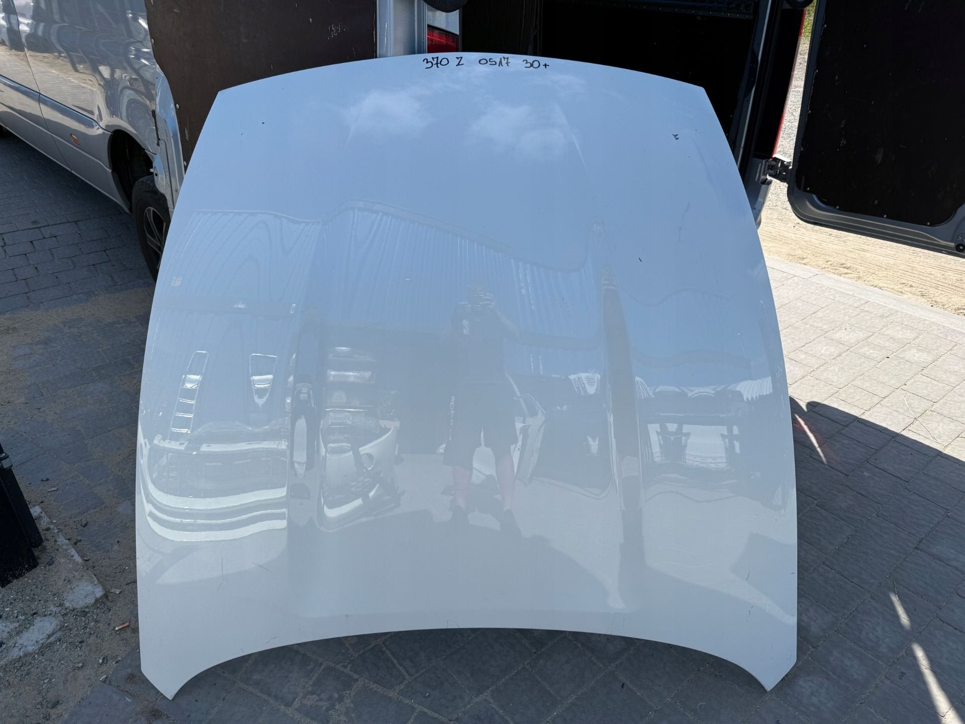 Capot Nissan 370Z, Autos : Pièces & Accessoires, Nissan Motor Co., Ltd., Takashima 1-chome 1-1
220-8686  Yokohama, Utilisé, NISSAN_SR@mail.nissan.co.jp