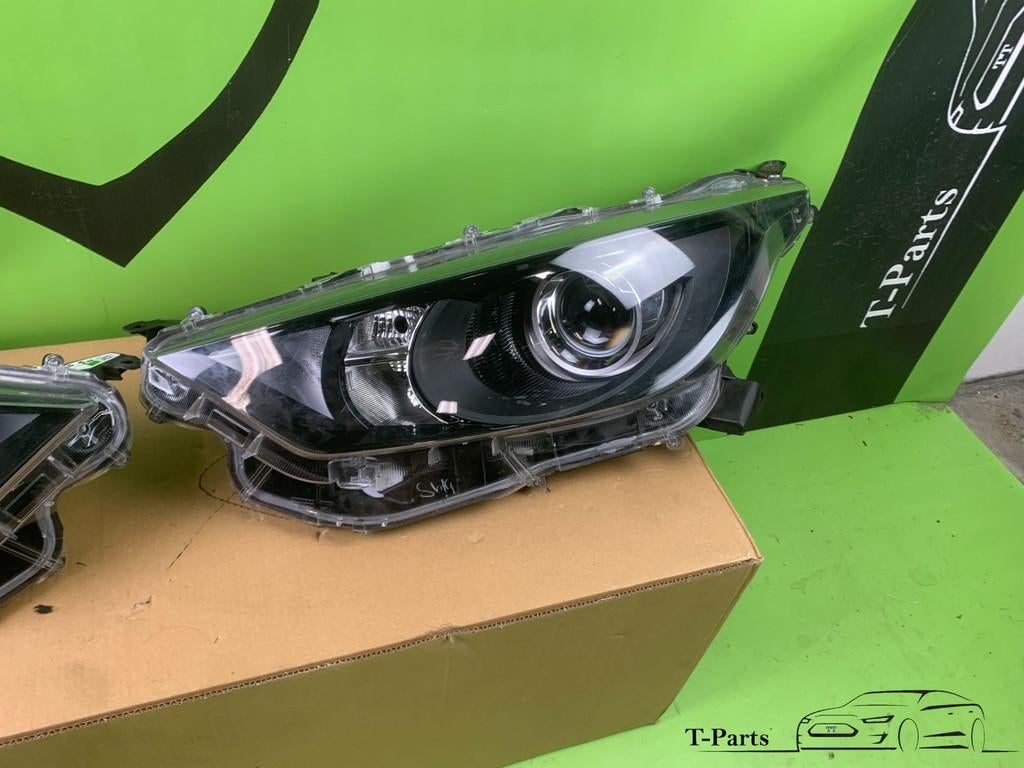 toyota yaris koplamp links 81170K0060 nieuw lamp, Auto-onderdelen, Info@fabrikant.eu, Toyota, Fabrikantstraat 1
1000 AA  Amsterdam