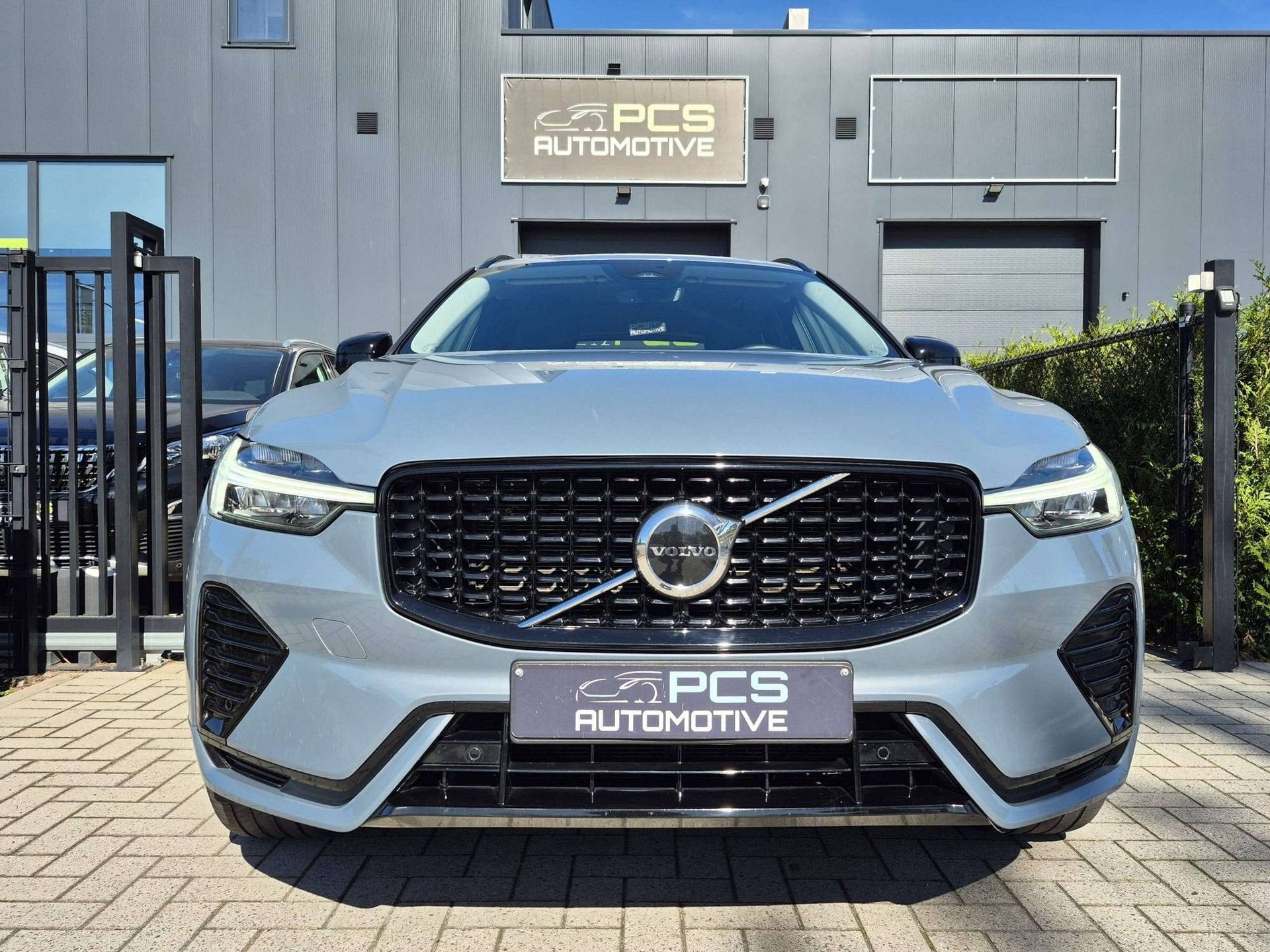 Volvo XC60 2.0 B4 MHEV Plus Dark / Euro 6d / 63.000km / 12m, Autos, Argent ou Gris, Euro 6, Entreprise, Entretenue par le concessionnaire