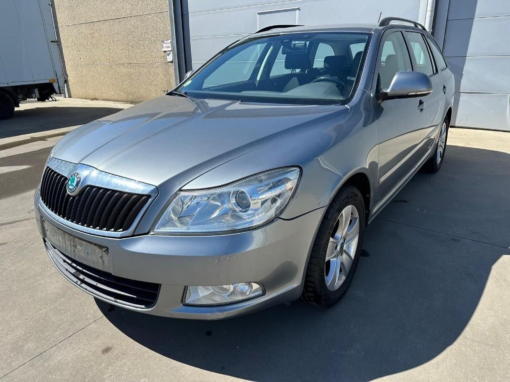 Skoda Octavia 1.6TDI AUTO AIRCO NAVI CRUISE TREKHAAK, Auto's, Voorwielaandrijving, Euro 5, Zwart, 4 cilinders