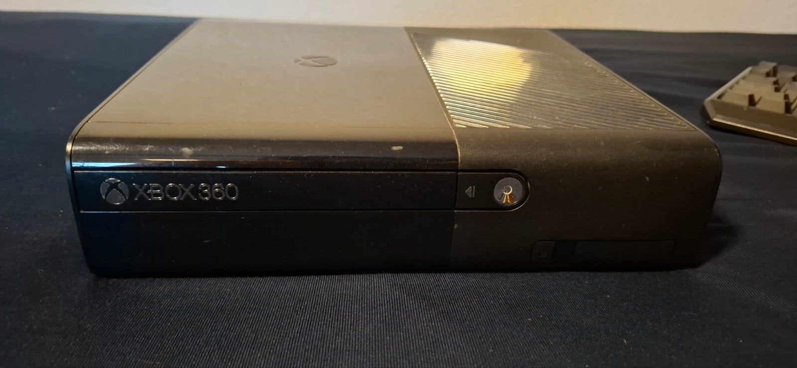 Xbox 360 E in goede staat! + controller, Games en Spelcomputers, Ophalen, Zo goed als nieuw, Met 1 controller, 360 E