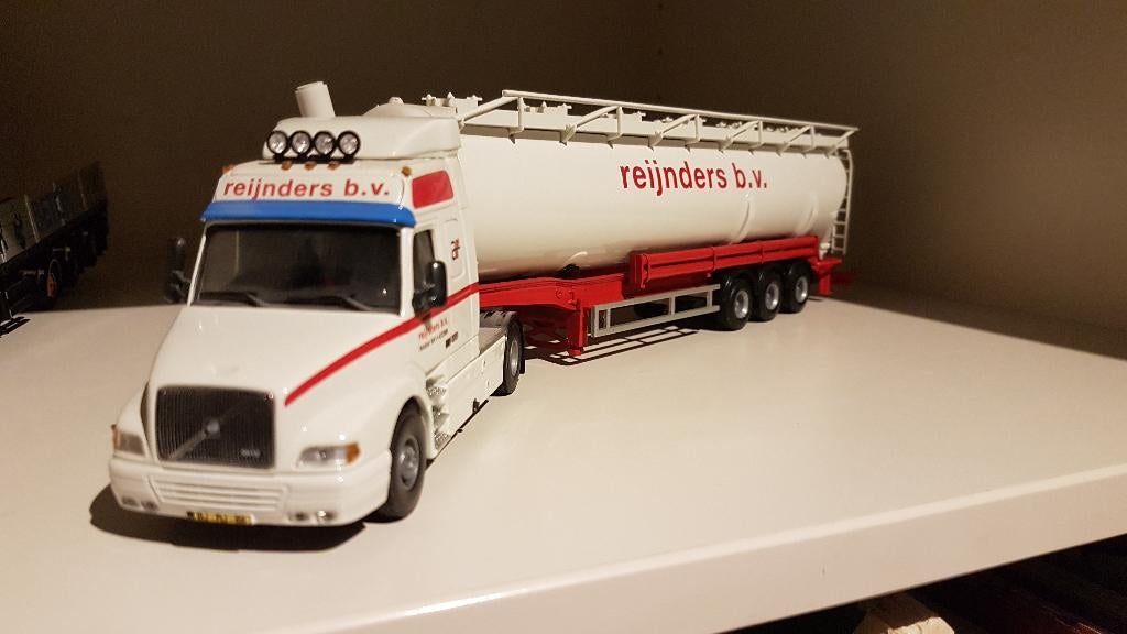 Volvo NH Reijnders, Hobby en Vrije tijd, Modelauto's | 1:50, Ophalen of Verzenden, Zo goed als nieuw, Bus of Vrachtwagen, Lion Toys