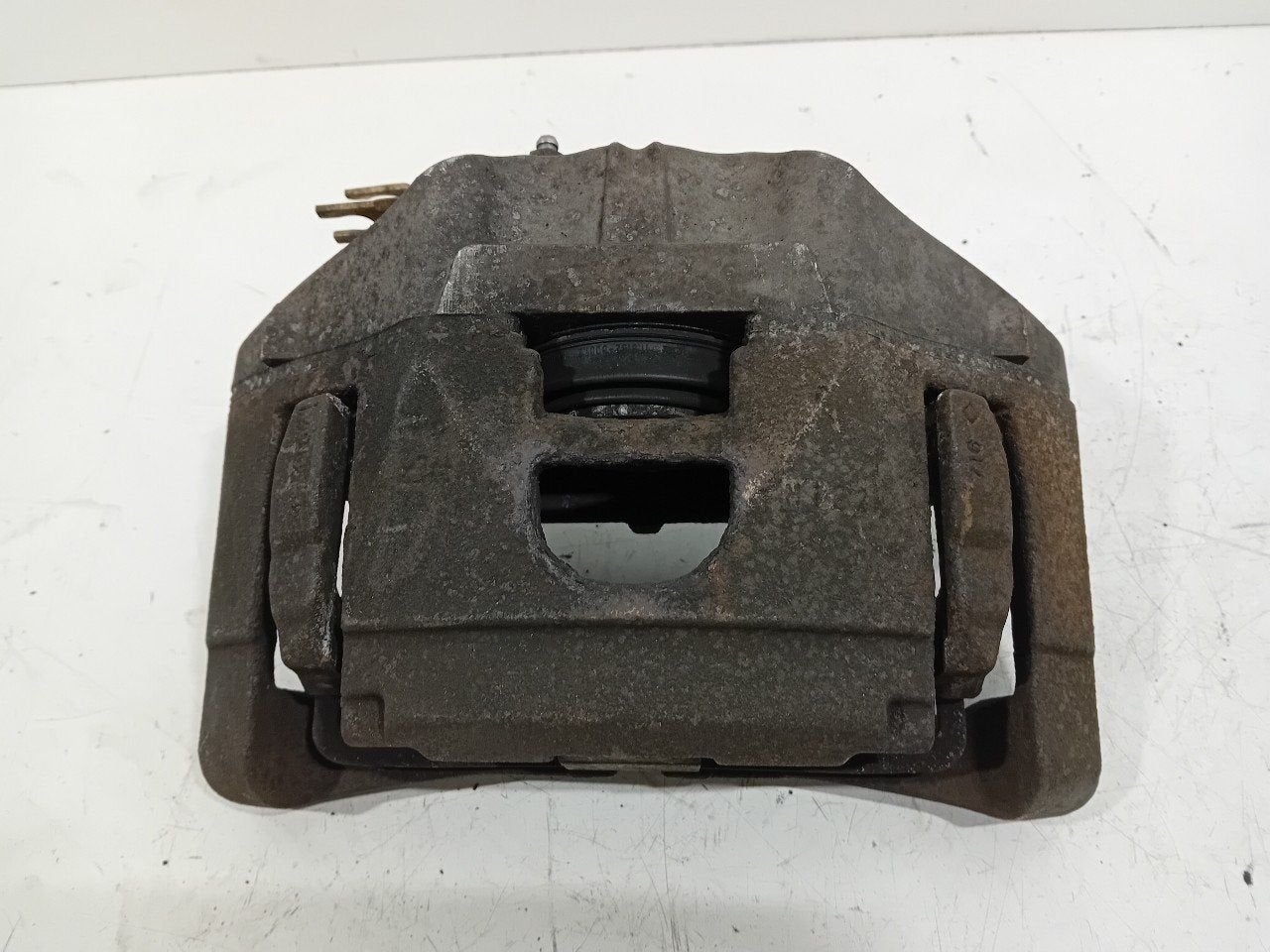 Remklauw links voor Audi A6, Onderdelen@venauto.nl, Van der Ven Autorecycling B.V., Ettenseweg 76, 4706 PB Roosendaal, The Netherlands