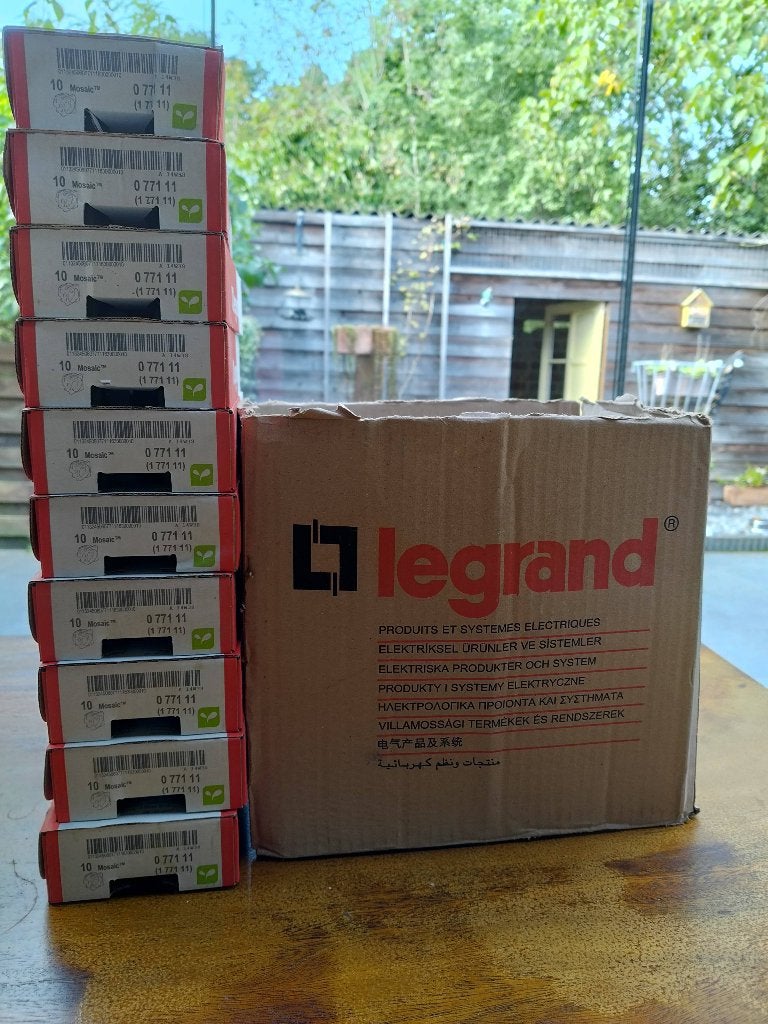Legrand stopkontakten (190 stuks), Bricolage & Construction, Enlèvement, Neuf, ABB, Interrupteur