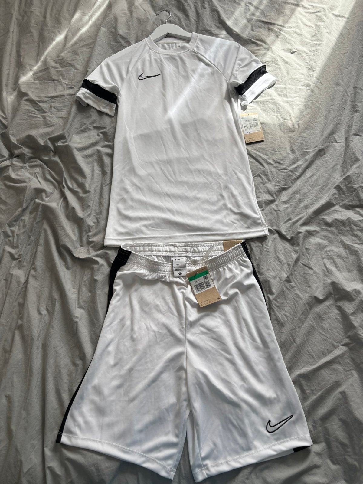 Ensemble nike Blanc/noir - Neuve, Taille XS ou plus petite, Enlèvement ou Envoi, Comme neuf, Maillot