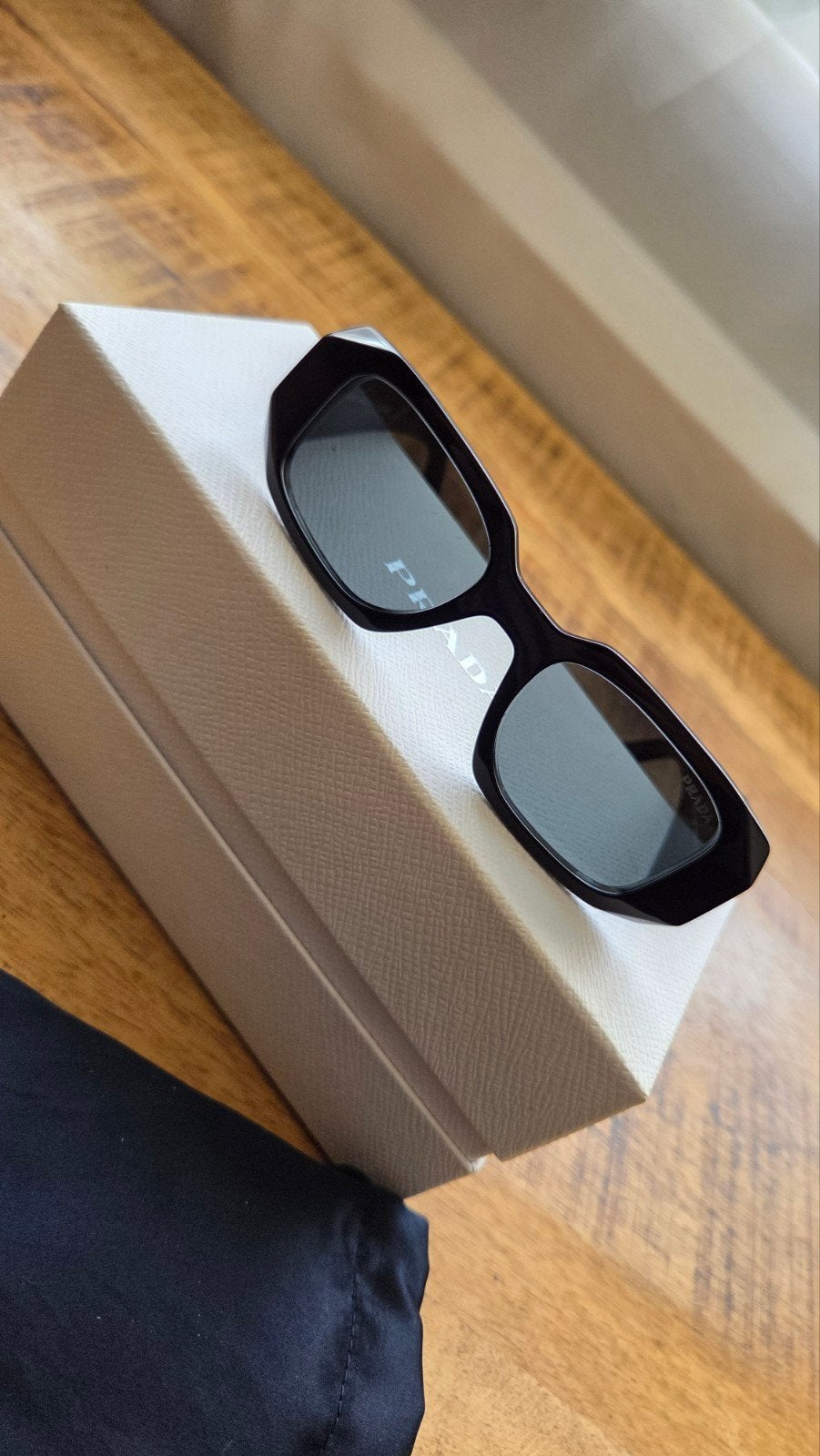 Prada zonnebril unisex, Handtassen en Accessoires, Ophalen, Zwart, Zonnebril