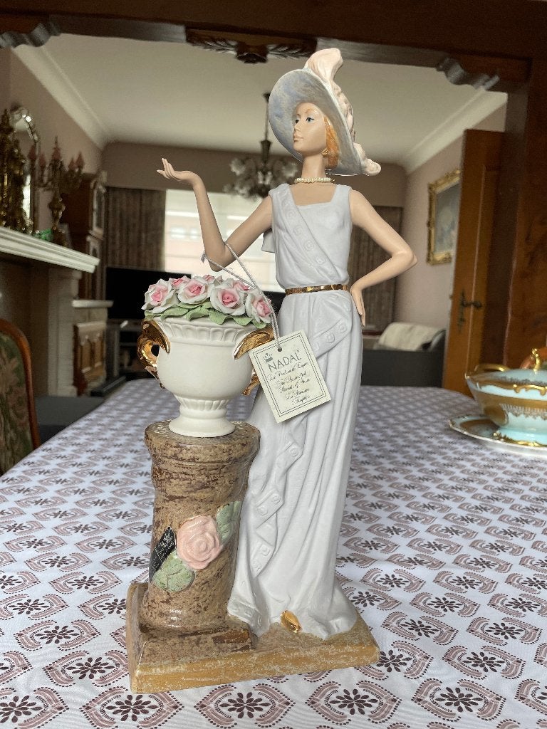 Beeld Nadal "Dame met bloemen", Ophalen, Zo goed als nieuw, Mens