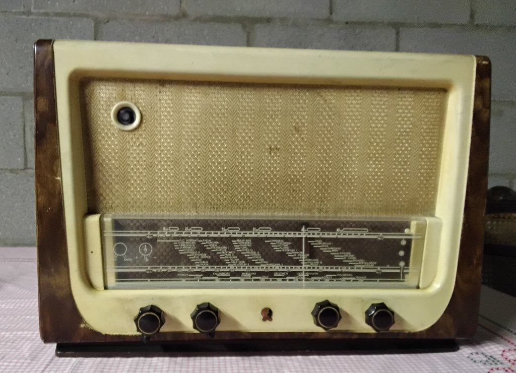 Oude radio - werkt niet meer, Audio, Tv en Foto, Radio's, Ophalen, Niet werkend, Radio