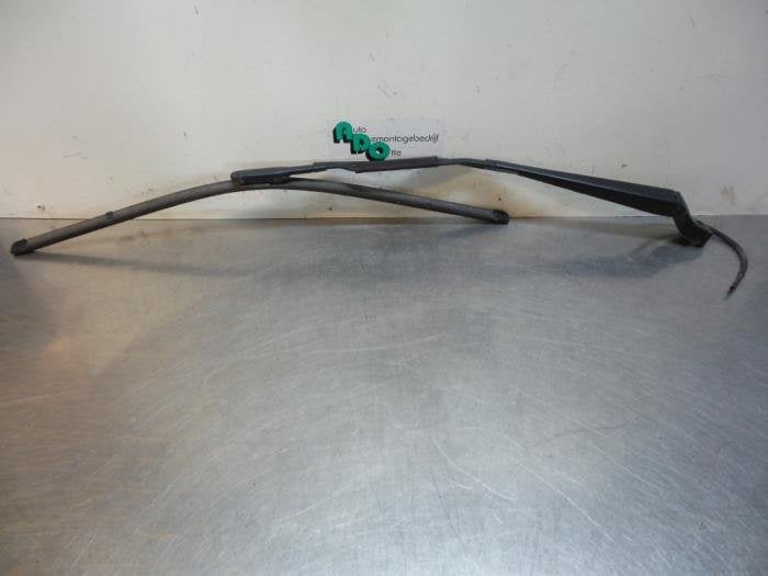 Ruitenwisserarm voor van een Mercedes Vito (Vito 03-), Gebruikt, -, Ophalen of Verzenden, -