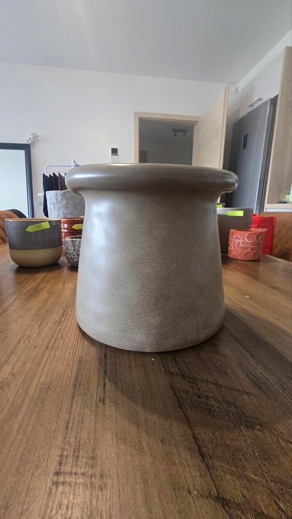 Beige cachepot, Tuin en Terras, Bloempotten, Ophalen, Binnen, Zo goed als nieuw, Overige vormen