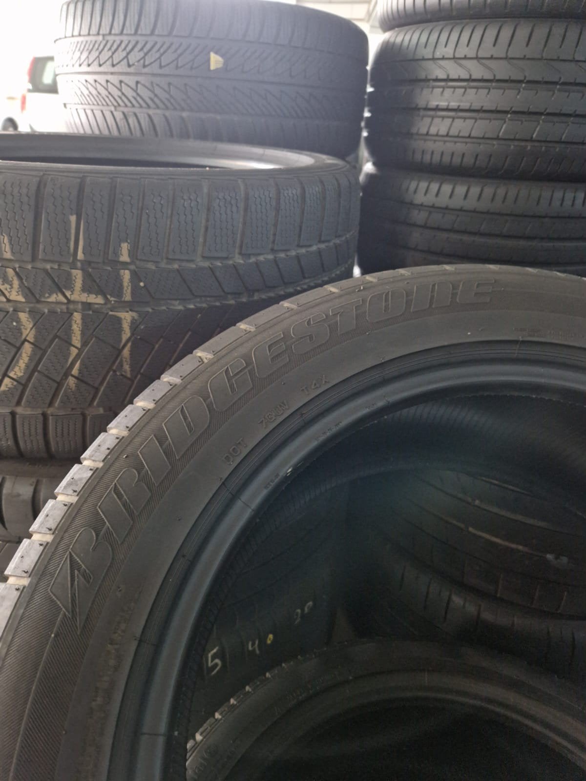 25550r20 255 50 r20 255/50/r20 Bridgestone avec montage, Enlèvement ou Envoi
