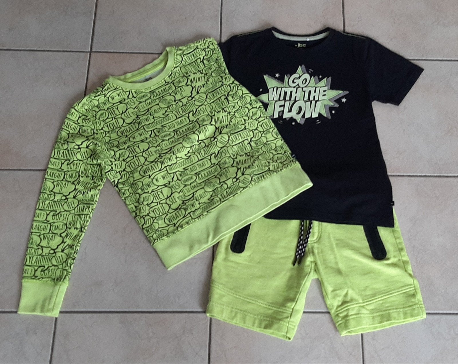 Leuk fluogeel setje: T-shirt, short, trui maat 134 JBC, Kinderen en Baby's, Ophalen of Verzenden, Zo goed als nieuw, Setje, JBC.
