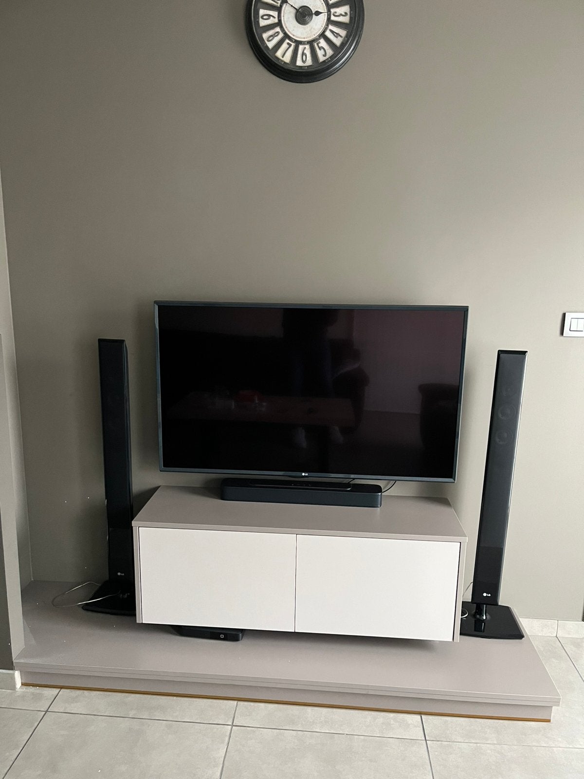 Tv kastje 110 breed 35 diep, Ophalen, Zo goed als nieuw