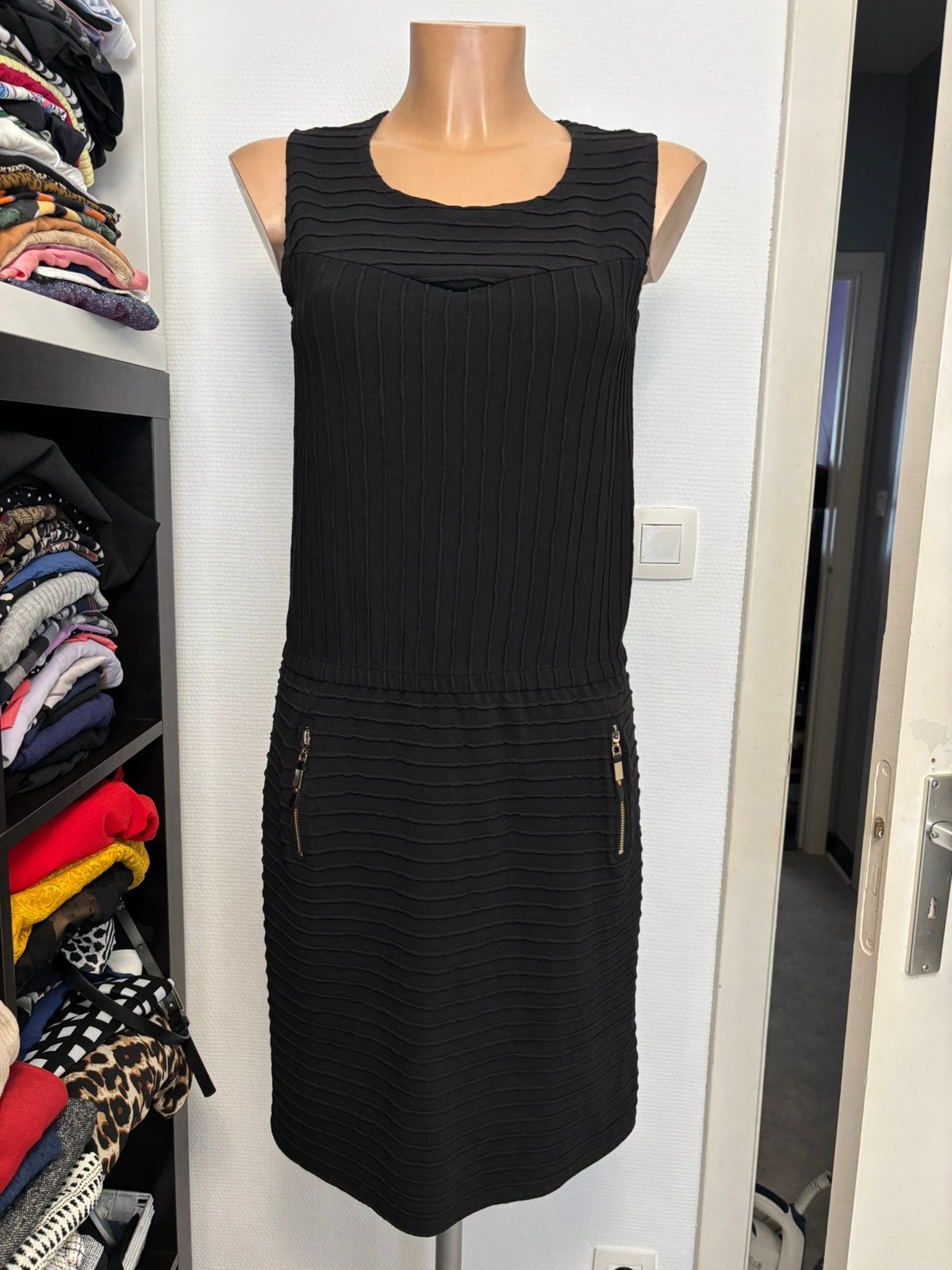 Zwarte jurk, Kleding | Dames, Ophalen of Verzenden, Zo goed als nieuw, Maat 38/40 (M), Zwart