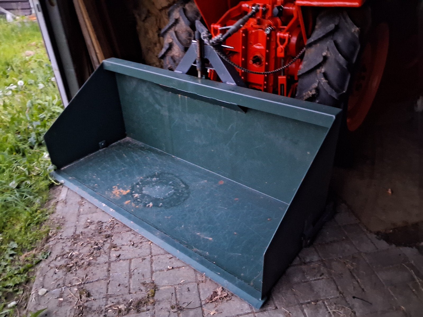 Grondbak voor achter de tractor. 1x gebruikt net nieuw., Ophalen