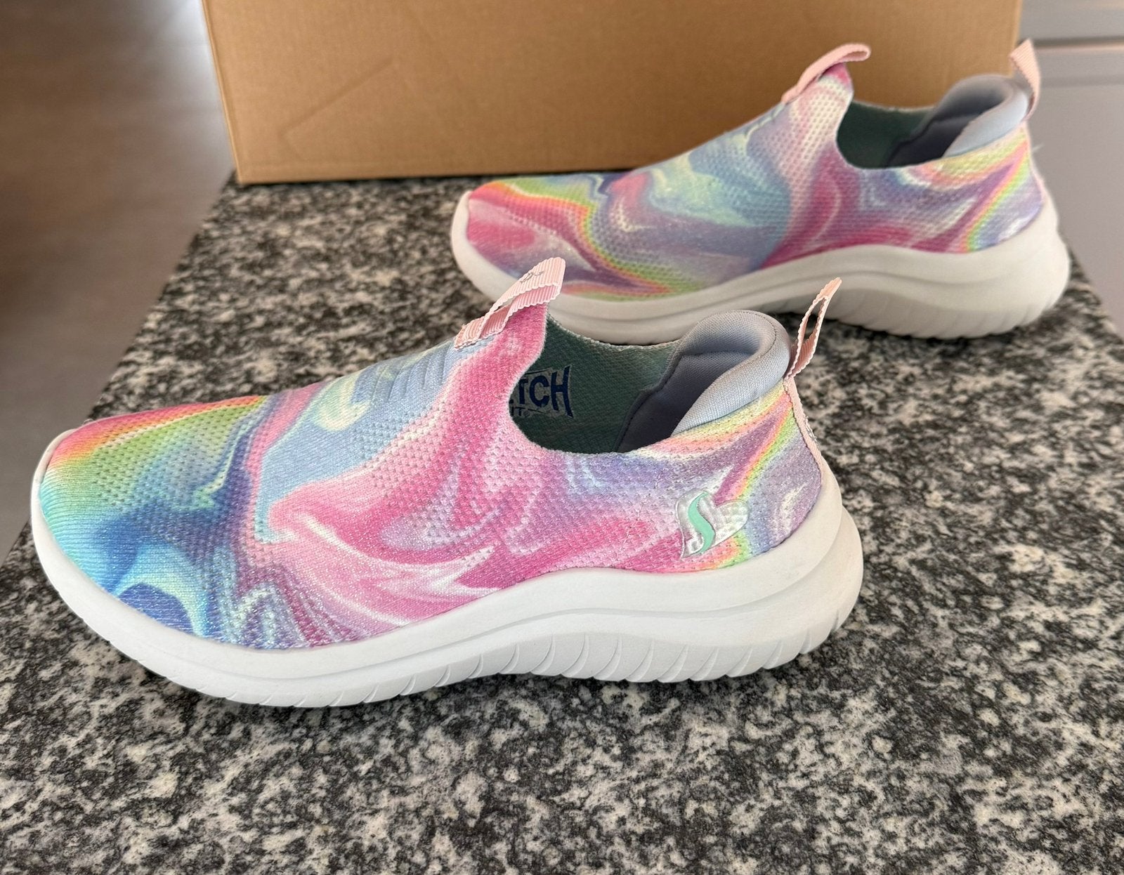 Skechers sneaker zonder veters maat 35, Slofjes, Jongetje of Meisje, Ophalen of Verzenden, Zo goed als nieuw