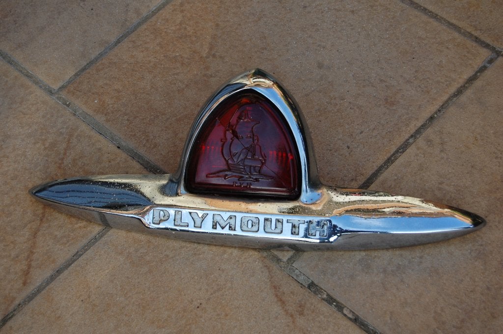 Kofferbak embleem Plymouth 1946 USA Oldtimer achterlicht, Ophalen of Verzenden