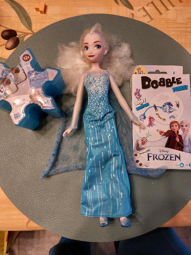 Frozen speelgoed, Ophalen, 10 tot 50 stukjes, Zo goed als nieuw, 2 tot 4 jaar