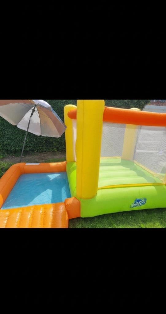 Springkasteel met watergedeelte, Kinderen en Baby's, Speelgoed | Buiten | Springkussens, Ophalen, Zo goed als nieuw